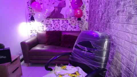 Snapshot of emma_garciaa_ chatting on 02/04/25, 03:33 emma online show from 02/04/25, 03:33