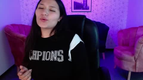 Snapshot of emma_garciaa_ chatting on 03/12/25, 11:22 emma online show from 03/12/25, 11:22