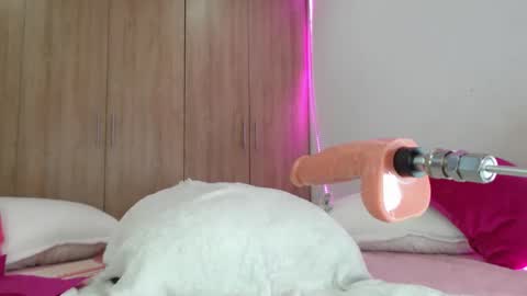 Snapshot of emma_glutton chatting on 11/27/25, 03:47 Emma Glutton online show from 11/27/25, 03:47