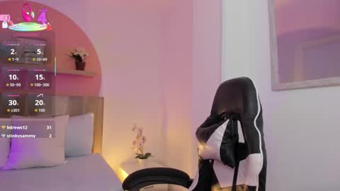 E M M A  online show from 10/20/25, 08:53