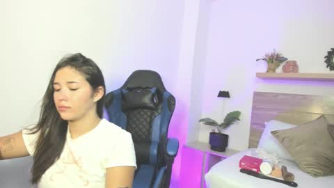 E M M A  online show from 10/27/25, 07:40