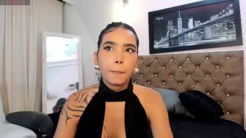 Snapshot of emma_hamilton_ chatting on 07/06/26, 02:03 emma_hamilton_ online show from 07/06/26, 02:03