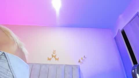 Snapshot of emma_hearts chatting on 02/21/26, 04:13 emma_hearts online show from 02/21/26, 04:13