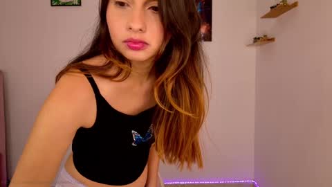 Snapshot of emma_hg1 chatting on 02/24/25, 01:21 the girl of your dreams online show from 02/24/25, 01:21