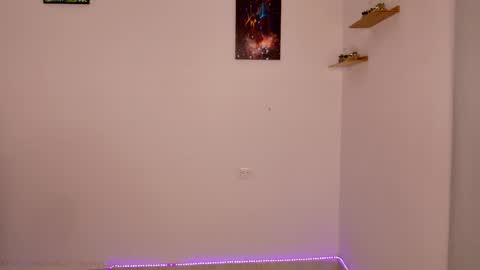 Snapshot of emma_hg1 chatting on 02/28/25, 01:47 the girl of your dreams online show from 02/28/25, 01:47