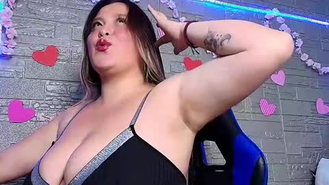 Snapshot of emma_honey__ chatting on 12/15/25, 12:15 Emma Miel online show from 12/15/25, 12:15