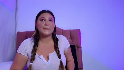 Snapshot of emma_honey__ chatting on 02/19/26, 03:35 Emma Miel online show from 02/19/26, 03:35