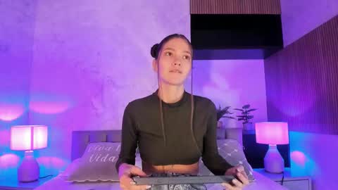 emma_jhoons online show from 11/29/25, 11:02