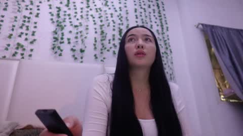 emma_johnson_ online show from 11/04/25, 01:16