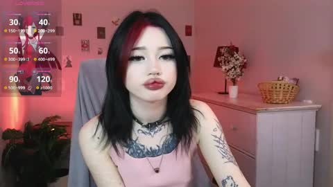 Snapshot of emma_kirks chatting on 05/05/26, 12:35 emma_kirks online show from 05/05/26, 12:35