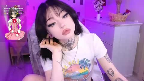Snapshot of emma_kirks chatting on 06/05/26, 12:33 emma_kirks online show from 06/05/26, 12:33