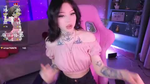 Snapshot of emma_kirks chatting on 06/20/26, 12:30 emma_kirks online show from 06/20/26, 12:30