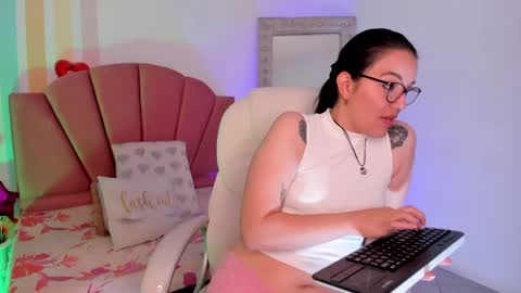Snapshot of emma_lakshmi chatting on 06/06/26, 02:22 Emma online show from 06/06/26, 02:22