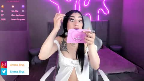 Snapshot of emma_lirys chatting on 09/10/25, 04:23 Emma online show from 09/10/25, 04:23