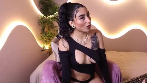 Snapshot of emma_lirys chatting on 10/07/25, 05:37 Emma online show from 10/07/25, 05:37