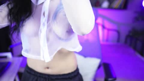 Snapshot of emma_lirys chatting on 10/09/25, 04:43 Emma online show from 10/09/25, 04:43