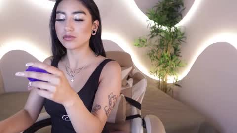 Emma online show from 12/01/25, 04:50