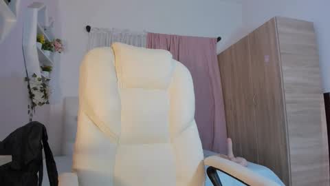 Emma online show from 10/15/25, 06:52