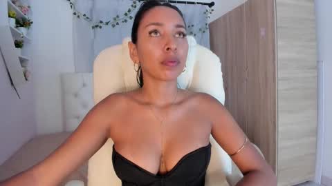 Emma online show from 11/18/25, 07:07