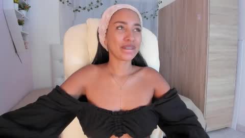 Emma online show from 11/19/25, 07:14