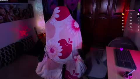 Snapshot of emma_luna059 chatting on 06/11/26, 02:53 LUNA online show from 06/11/26, 02:53