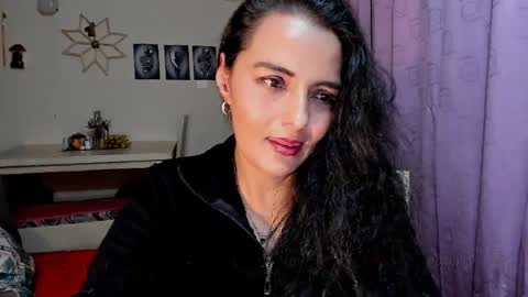 Snapshot of emma_luxy chatting on 04/08/26, 05:40 emma luxy online show from 04/08/26, 05:40