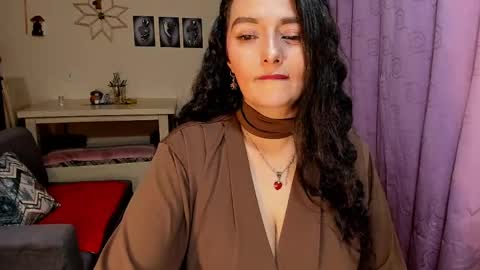 Snapshot of emma_luxy chatting on 04/11/26, 04:39 emma luxy online show from 04/11/26, 04:39