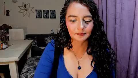 Snapshot of emma_luxy chatting on 04/16/26, 01:17 emma luxy online show from 04/16/26, 01:17