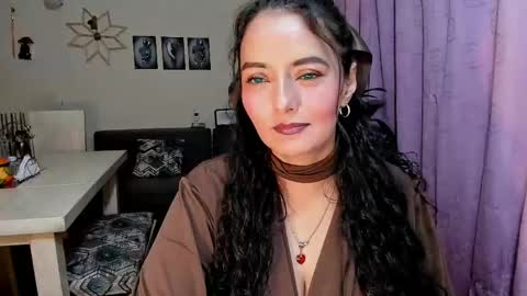 Snapshot of emma_luxy chatting on 04/21/26, 11:18 emma luxy online show from 04/21/26, 11:18