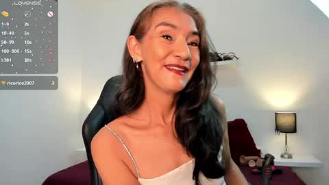 Snapshot of emma_mendoza chatting on 04/20/26, 11:35 Emma online show from 04/20/26, 11:35