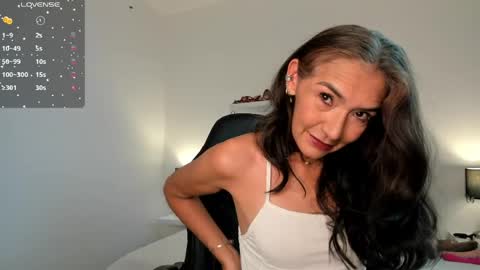 Snapshot of emma_mendoza chatting on 04/28/26, 11:37 Emma online show from 04/28/26, 11:37