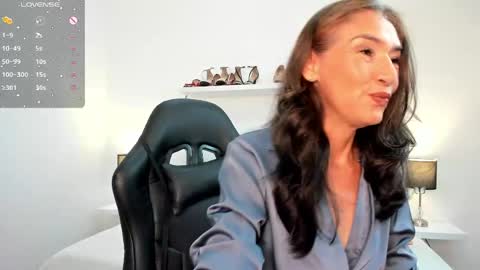 Snapshot of emma_mendoza chatting on 05/01/26, 11:37 Emma online show from 05/01/26, 11:37