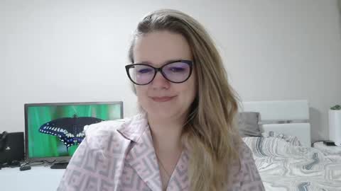 Snapshot of emma_misty_ chatting on 03/18/26, 08:12 emma_misty_ online show from 03/18/26, 08:12