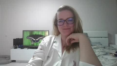 Snapshot of emma_misty_ chatting on 04/13/26, 08:25 emma_misty_ online show from 04/13/26, 08:25