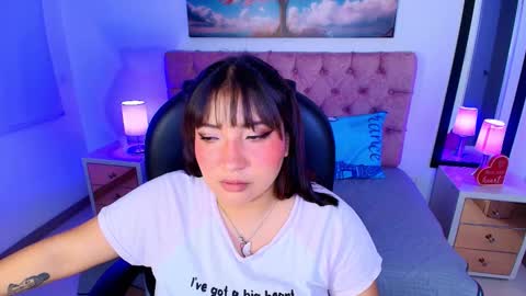 Snapshot of emma_monserratt chatting on 11/21/25, 08:40 Emma Monserratt online show from 11/21/25, 08:40