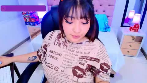 Snapshot of emma_monserratt chatting on 12/17/25, 08:26 Emma Monserratt online show from 12/17/25, 08:26