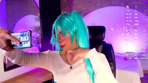 Snapshot of emma_nakamura chatting on 04/25/26, 10:29 online show from 04/25/26, 10:29