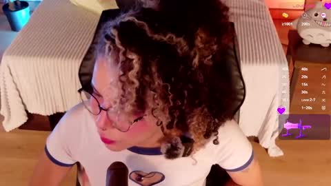 Snapshot of emma_nakamura chatting on 05/12/26, 10:23 online show from 05/12/26, 10:23