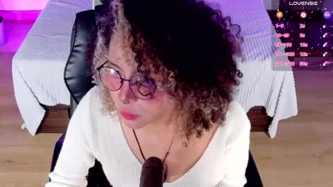 Snapshot of emma_nakamura chatting on 05/15/26, 10:22 online show from 05/15/26, 10:22