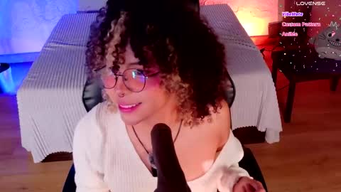 Snapshot of emma_nakamura chatting on 05/21/26, 10:11 online show from 05/21/26, 10:11