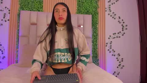 Snapshot of emma_nmm chatting on 02/04/26, 03:51 Emma online show from 02/04/26, 03:51