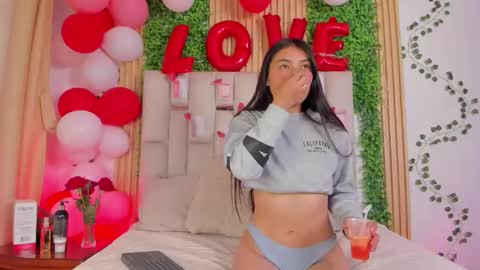 Snapshot of emma_nmm chatting on 02/19/26, 07:32 Emma online show from 02/19/26, 07:32