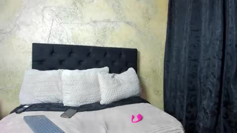 Snapshot of emma_nmm chatting on 02/25/26, 10:03 Emma online show from 02/25/26, 10:03