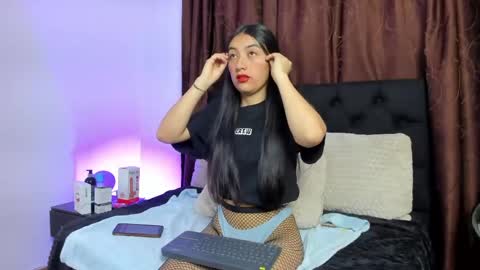 Snapshot of emma_nmm chatting on 04/14/26, 10:10 Emma online show from 04/14/26, 10:10