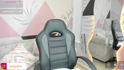 Snapshot of emma_petite4u chatting on 03/04/25, 12:29 Emma online show from 03/04/25, 12:29