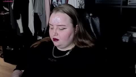 Snapshot of emma_razoom chatting on 11/19/25, 10:54 Emma Razumovskaya online show from 11/19/25, 10:54