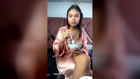 EMMA REVEES  online show from 04/09/26, 07:08