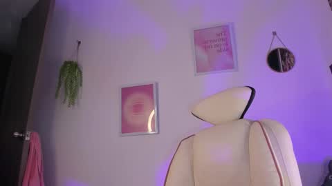 Emma online show from 01/09/26, 04:48