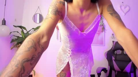 Snapshot of emma_rinaldi_ chatting on 04/15/26, 02:35 Emma online show from 04/15/26, 02:35