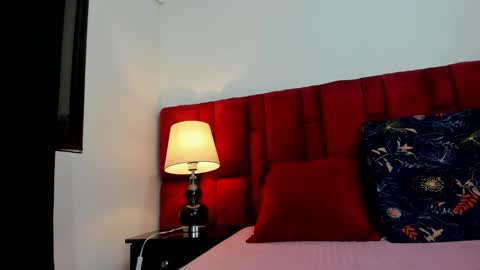 Snapshot of emma_rosse_01 chatting on 10/16/25, 05:08 Emma rosse online show from 10/16/25, 05:08